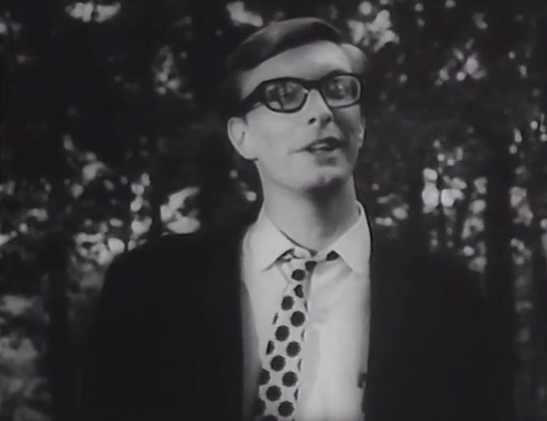 Night of the Living Dead: Johnny teases Barbara at their father's grave, 8 minutes in